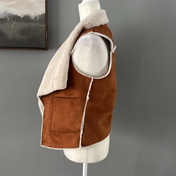 Chaser Faux Suede Shearling Vest - Picture 5 of 8